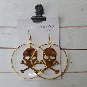 New@ earrings  scull and crossbones  jolly Rodgers gold. Never worn NIP 2" round